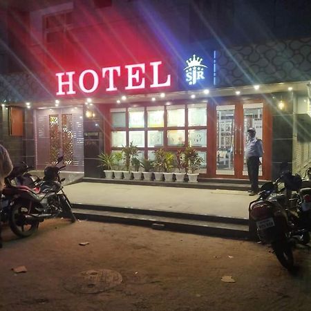 Hotel Sjr Varanasi Exterior photo